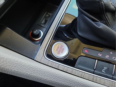 Used 2017 Volkswagen Passat 1.8T SEL Premium image 21