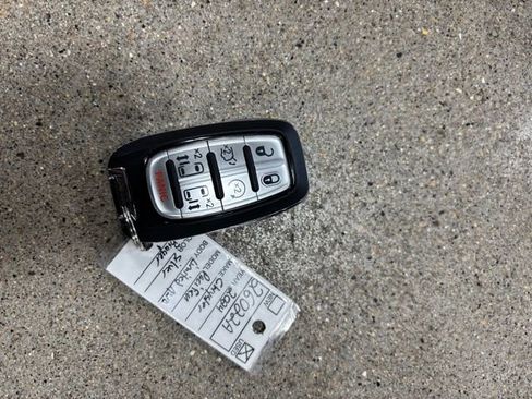 Used 2024 Chrysler Pacifica Limited image 24