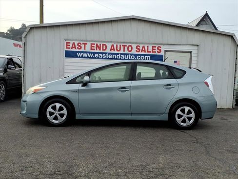 Used 2013 Toyota Prius Two image 2