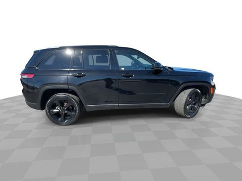Used 2023 Jeep Grand Cherokee Altitude image 9
