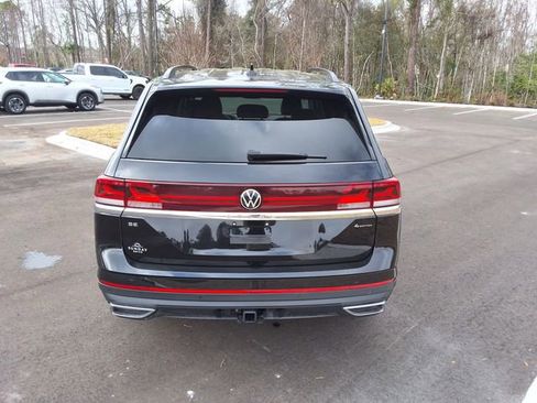 Used 2025 Volkswagen Atlas SE image 9