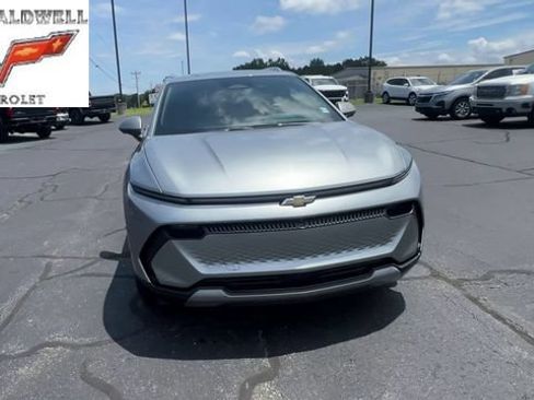 Used 2024 Chevrolet Equinox EV LT FWD image 3
