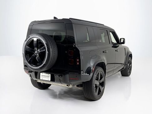 Used 2025 Land Rover Defender 110 X-Dynamic SE image 5