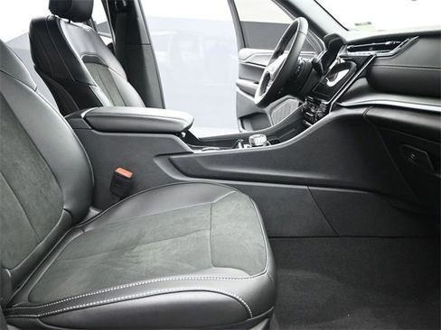 New 2025 Jeep Grand Cherokee L Altitude image 23