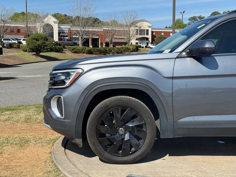 Used 2024 Volkswagen Atlas SE image 12