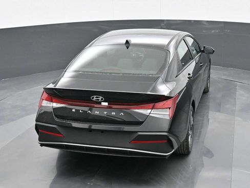 Certified 2025 Hyundai Elantra Sport w/ Cargo Package image 24