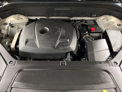 Used 2016 Volvo XC90 T6 Momentum w/ Momentum Plus Package image 33