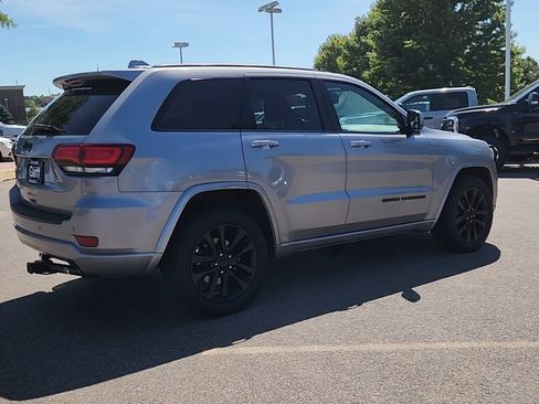 Used 2019 Jeep Grand Cherokee Altitude AWD/4WD image 12