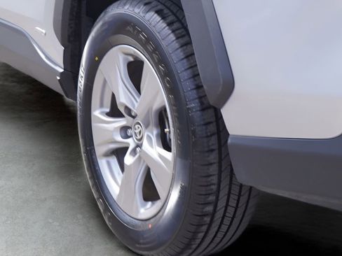 Used 2025 Toyota RAV4 XLE image 9