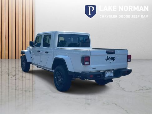 New 2025 Jeep Gladiator Sport image 6