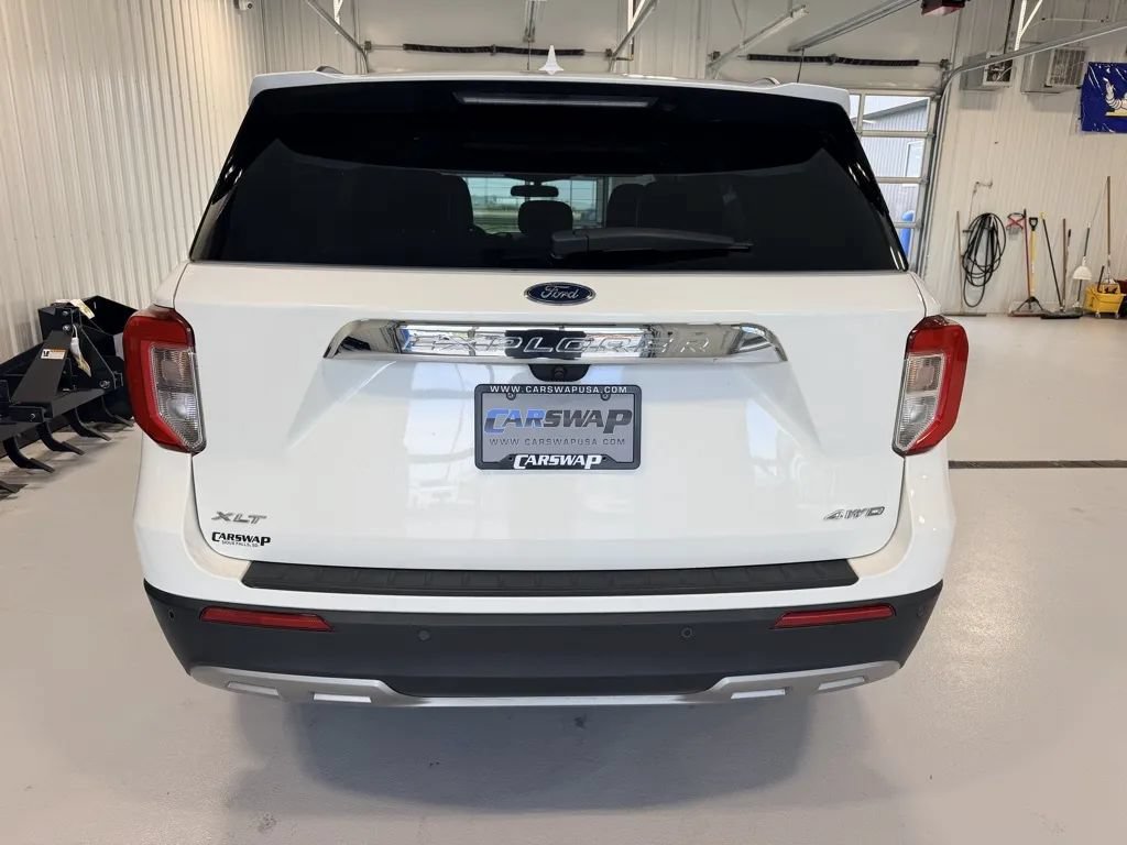 Used 2024 Ford Explorer XLT w/ Equipment Group 202A AWD/4WD image 4