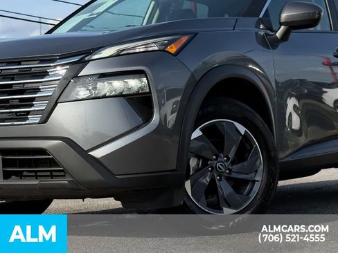 Used 2025 Nissan Rogue SV FWD image 8