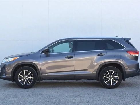 Used 2018 Toyota Highlander XLE AWD/4WD image 9
