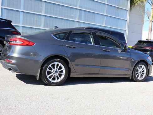 Used 2020 Ford Fusion SE image 9