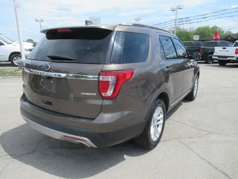 Used 2016 Ford Explorer XLT w/ Equipment Group 202A image 8