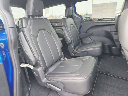 New 2026 Chrysler Pacifica Select w/ S Appearance Package FWD image 17