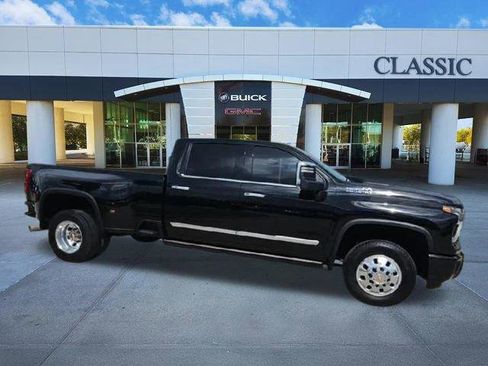 Used 2025 Chevrolet Silverado 3500 High Country w/ High Country Premium Package AWD/4WD image 9