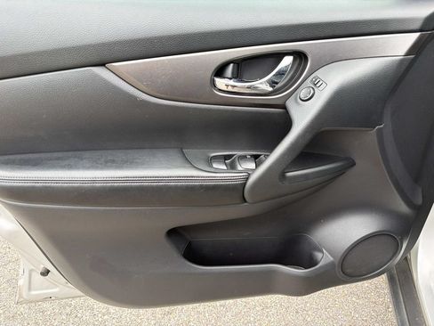 Used 2015 Nissan Rogue SV AWD/4WD image 11