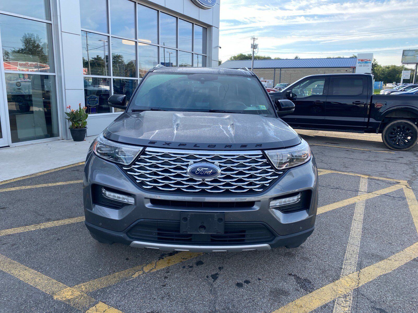 Used 2021 Ford Explorer Platinum w/ Equipment Group 601A AWD/4WD image 9