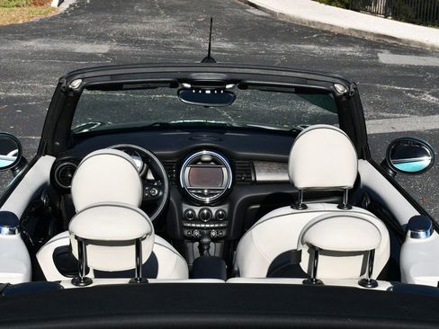 Used 2017 MINI Cooper S image 60