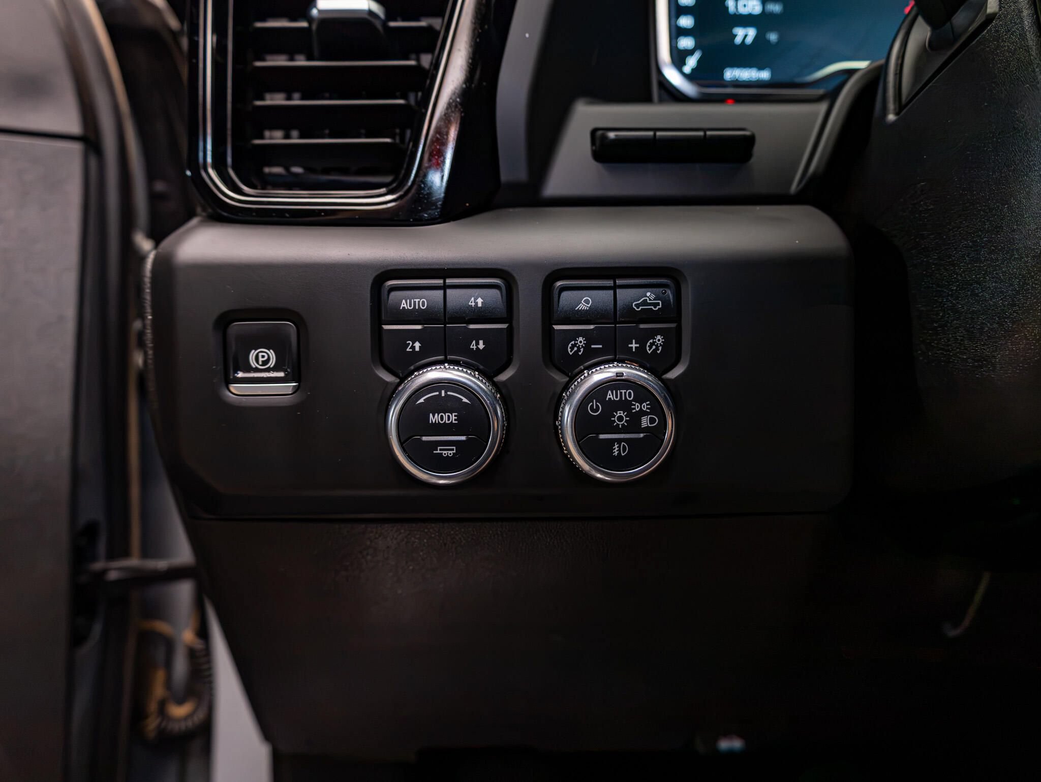 Used 2025 GMC Sierra 2500 AT4 w/ AT4 Premium Plus Package AWD/4WD image 19