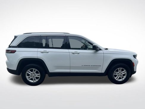 Used 2023 Jeep Grand Cherokee Laredo AWD/4WD image 7