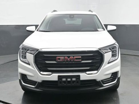 Used 2023 GMC Terrain SLE w/ Driver Convenience Package FWD image 8