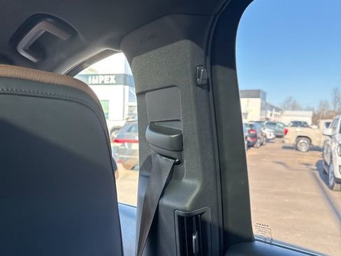 Used 2024 Volvo XC90 B5 Plus w/ Protection Package Premier image 18