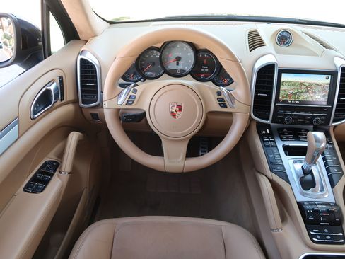 Used 2014 Porsche Cayenne GTS AWD/4WD image 14