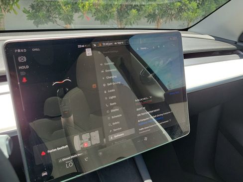 Used 2022 Tesla Model Y Performance AWD/4WD image 25