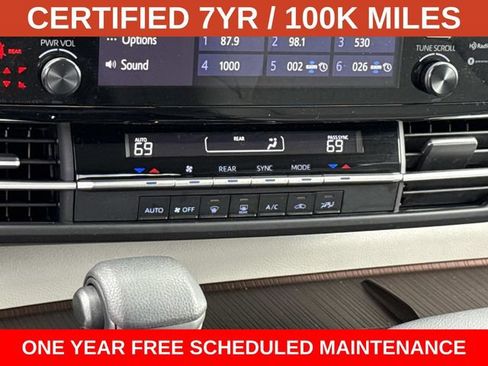 Used 2024 Toyota Sienna LE AWD/4WD image 21