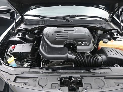 Used 2022 Chrysler 300 Touring w/ Sport Appearance Package RWD image 22