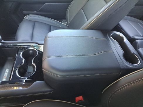 Used 2025 GMC Yukon Elevation AWD/4WD image 29