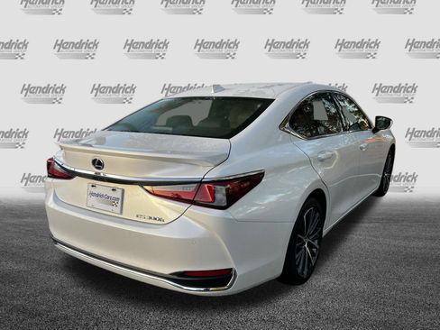 Certified 2025 Lexus ES 300h w/ Premium Package image 9