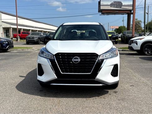 Used 2025 Nissan Kicks Play S FWD image 2