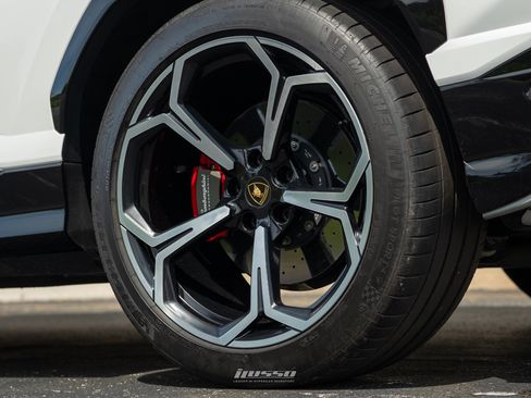 Used 2021 Lamborghini Urus AWD/4WD image 21