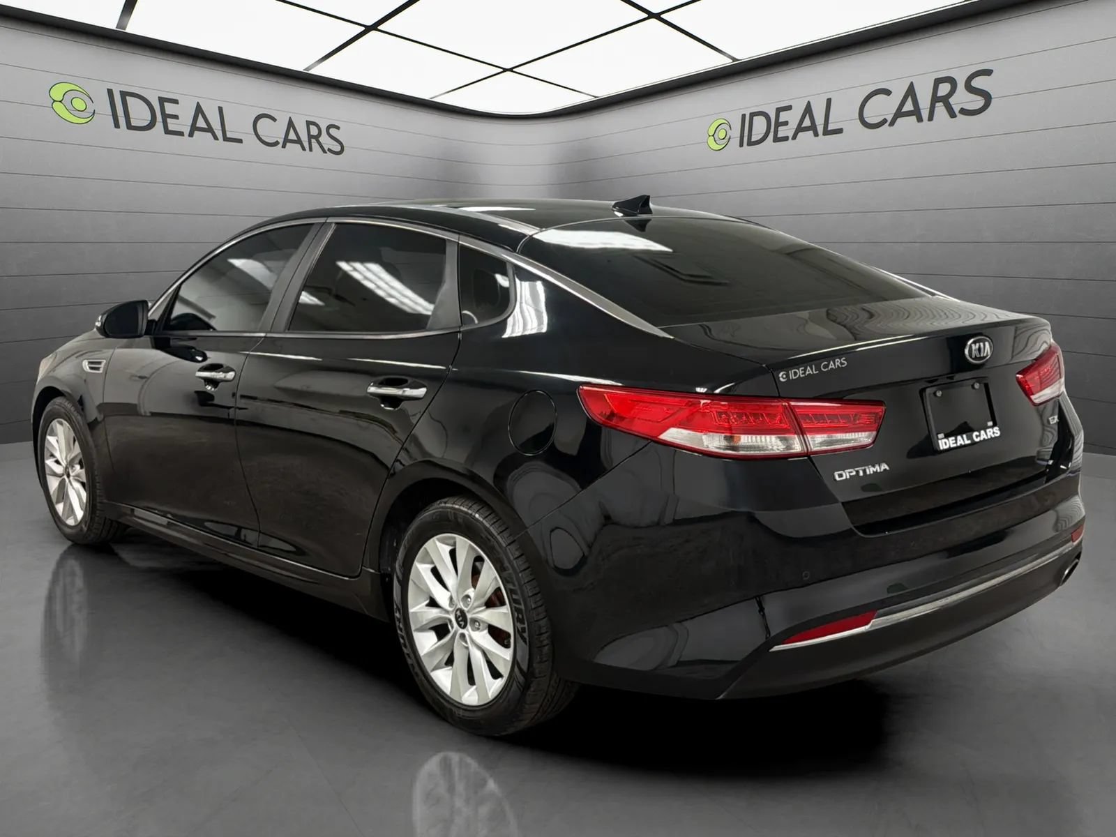 Used 2018 Kia Optima EX w/ Premium Package FWD image 7