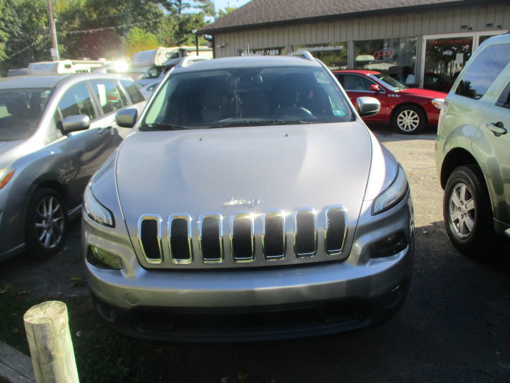 Used 2014 Jeep Cherokee Latitude AWD/4WD image 2
