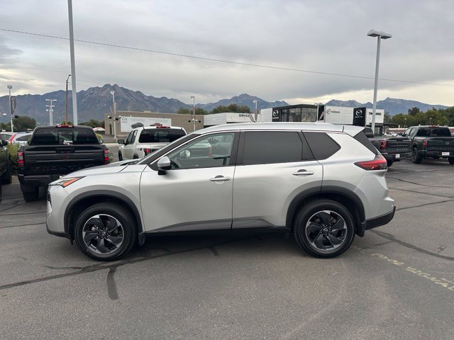 Certified 2024 Nissan Rogue SV w/ SV Premium Package AWD/4WD image 6