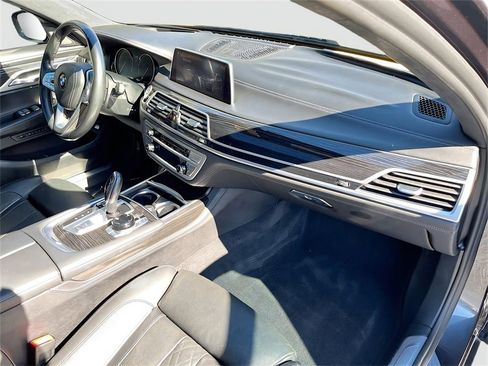 Used 2019 BMW 750i w/ Executive Package image 36