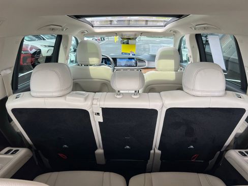 Used 2022 Mercedes-Benz GLS 450 4MATIC image 24