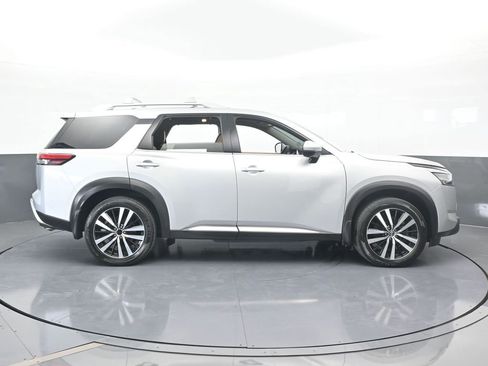Used 2023 Nissan Pathfinder Platinum image 7