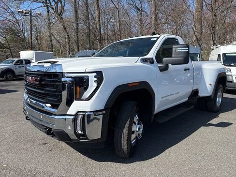 Used 2025 GMC Sierra 3500 Pro w/ 1SA Pro Safety Plus Package AWD/4WD image 3
