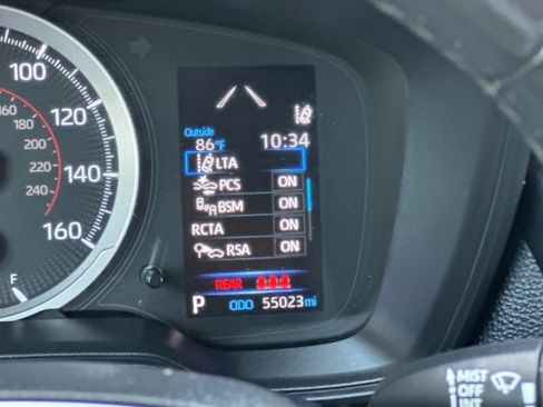 Used 2022 Toyota Corolla Cross LE image 26