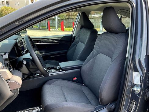 Used 2025 Toyota Camry LE image 23