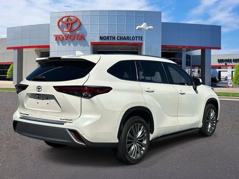 Used 2021 Toyota Highlander Platinum FWD image 8