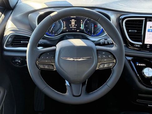 New 2026 Chrysler Pacifica Select w/ S Appearance Package FWD image 32