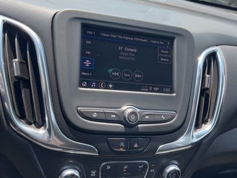 Used 2022 Chevrolet Equinox LT w/ Driver Convenience Package image 18