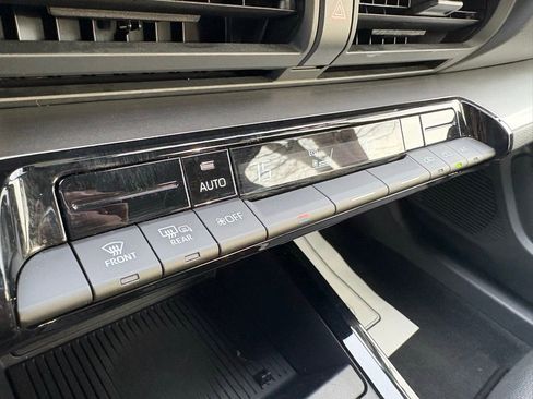 Used 2025 Toyota Prius LE image 27