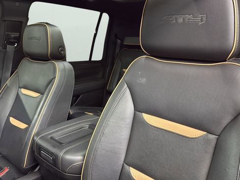 Used 2023 GMC Yukon XL AT4 image 10